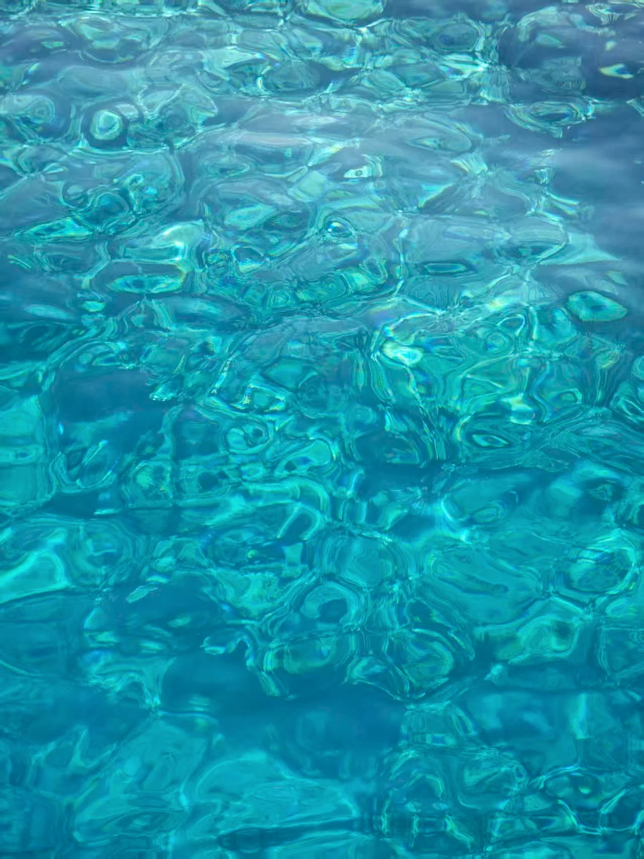 透明海水里的细碎光线