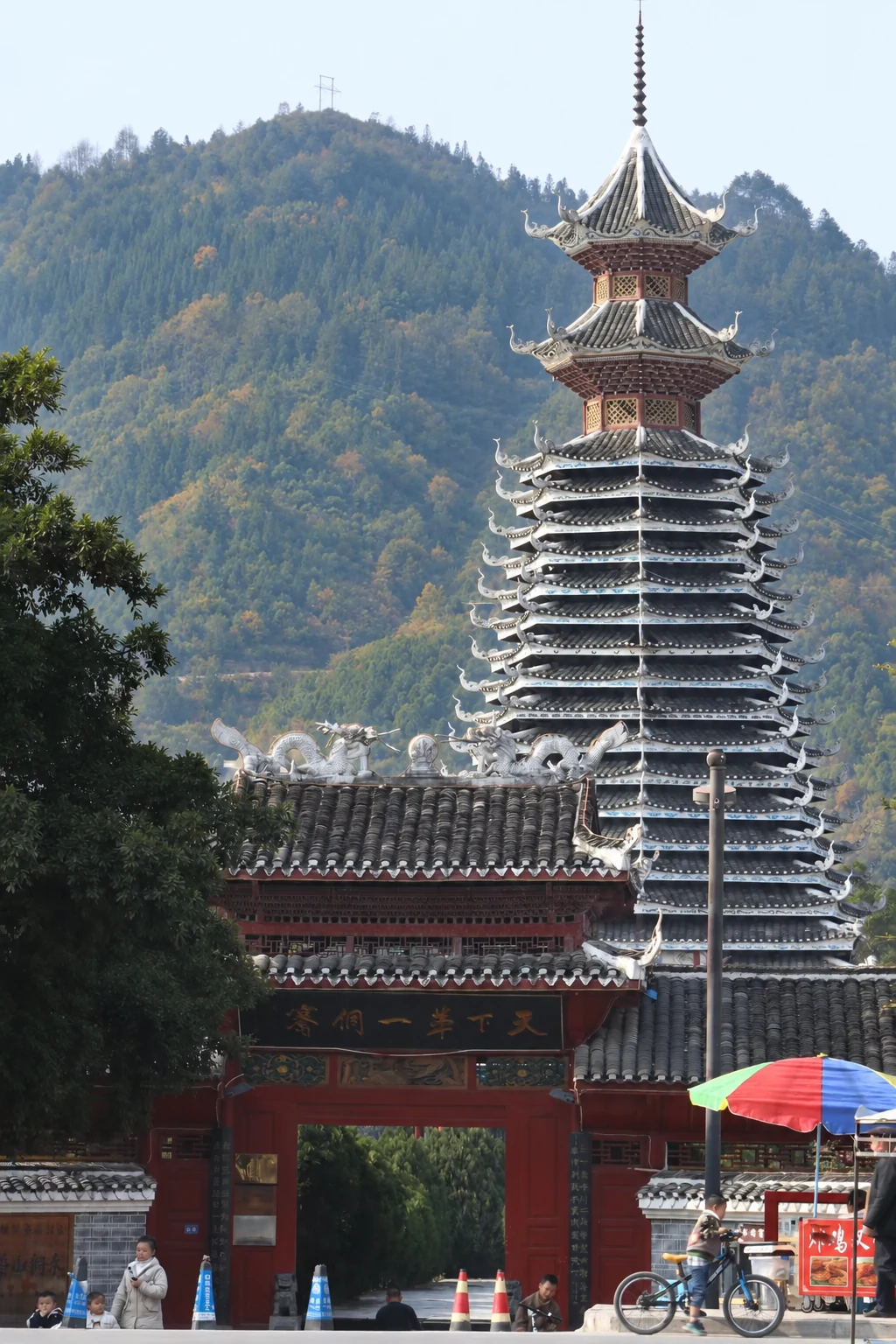 塔与街巷